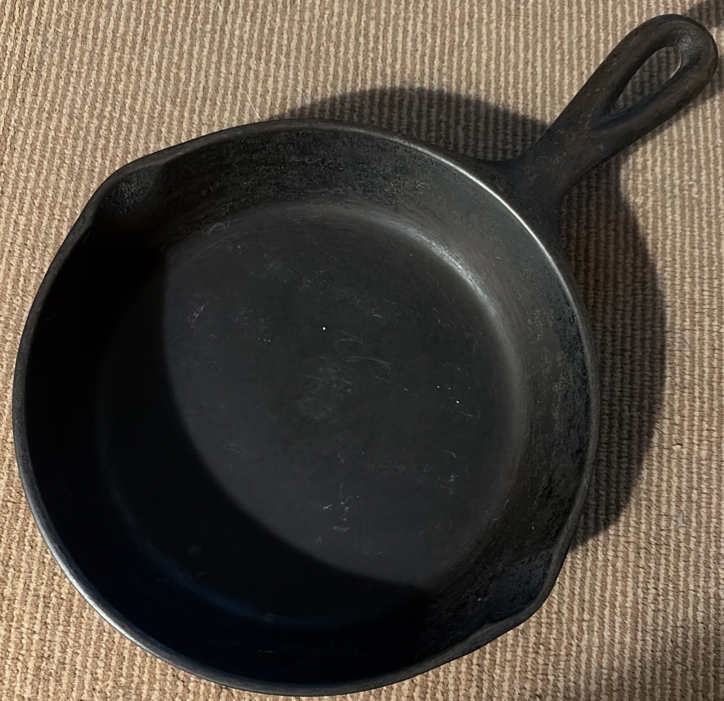 Vintage Unmarked Lodge #3 Cast Iron Skillet 3 Notch Heat Ring 1940s-1950s Vintage Unmarked Lodge #3 Cast Iron Skillet 3 Notch Heat Ring 1940s-1950s