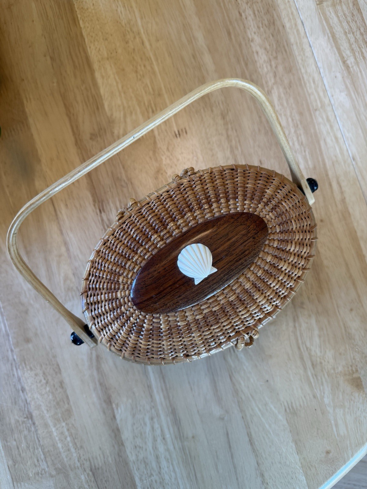 Vintage Nantucket Lightship Basket Purse, Carved Shell Accent, mid 1900s
