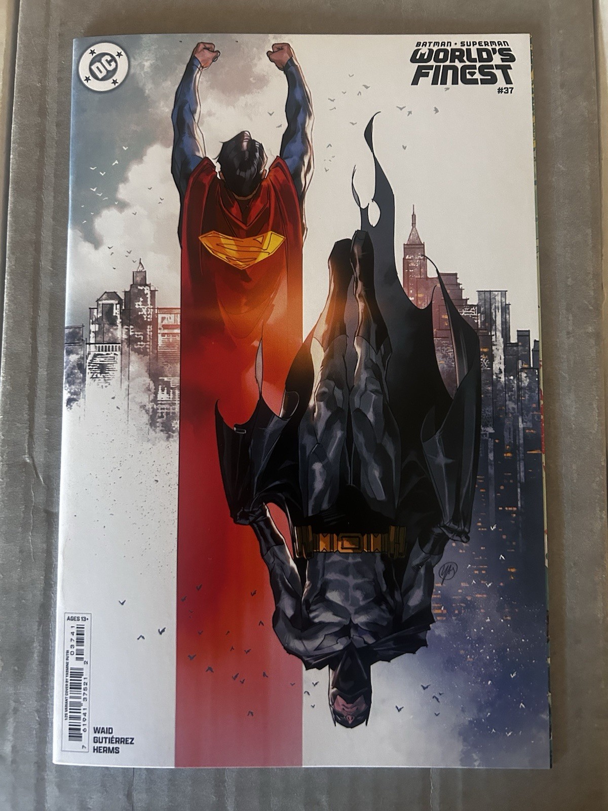 BATMAN/SUPERMAN: WORLD\'S FINEST #37 (DC 2025) YASMINE PUTRI 1:25 VARIANT NM HTF