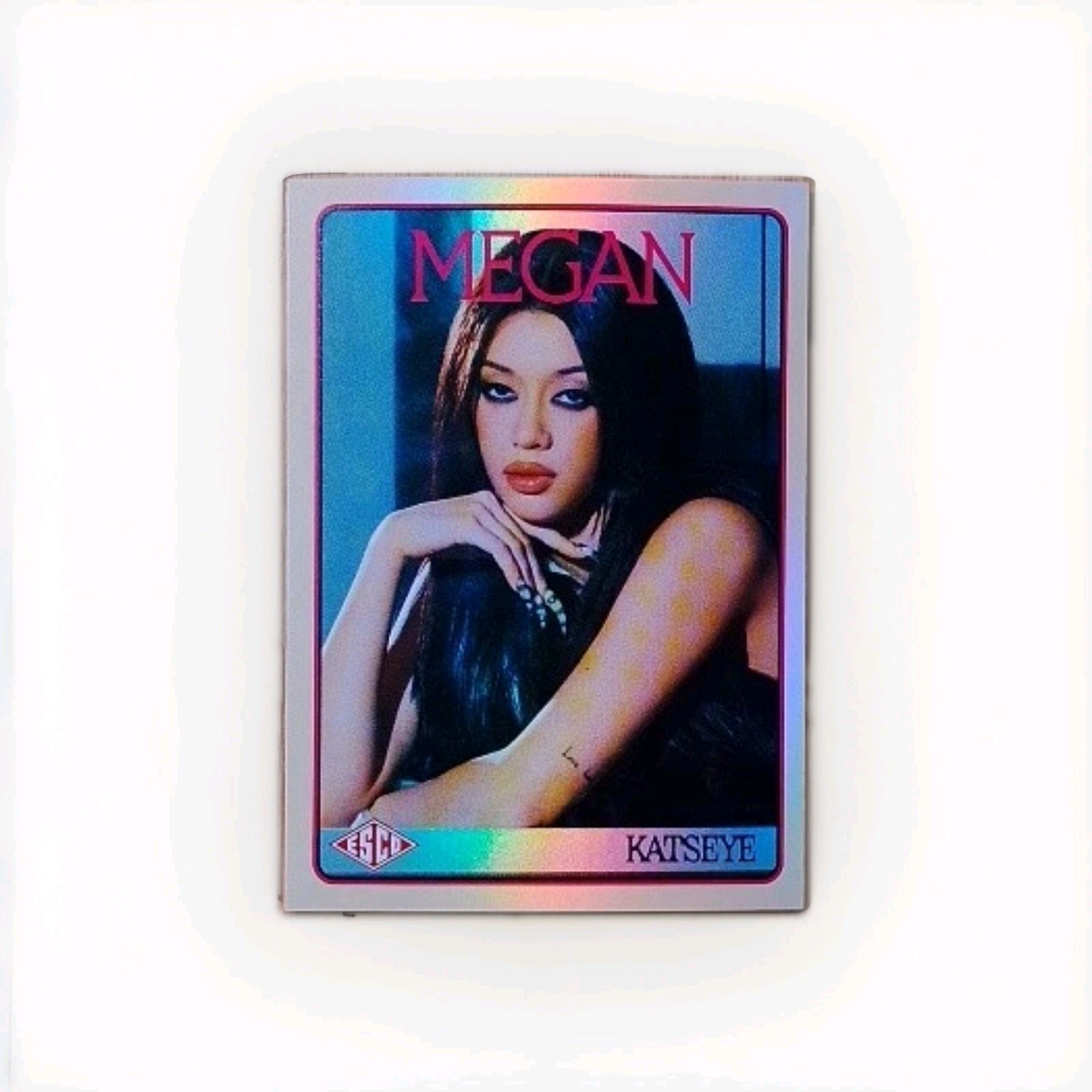 2026 Esco Katseye Wild Megan Light Yellow Foil Refractor #41 Close Up Photo /700