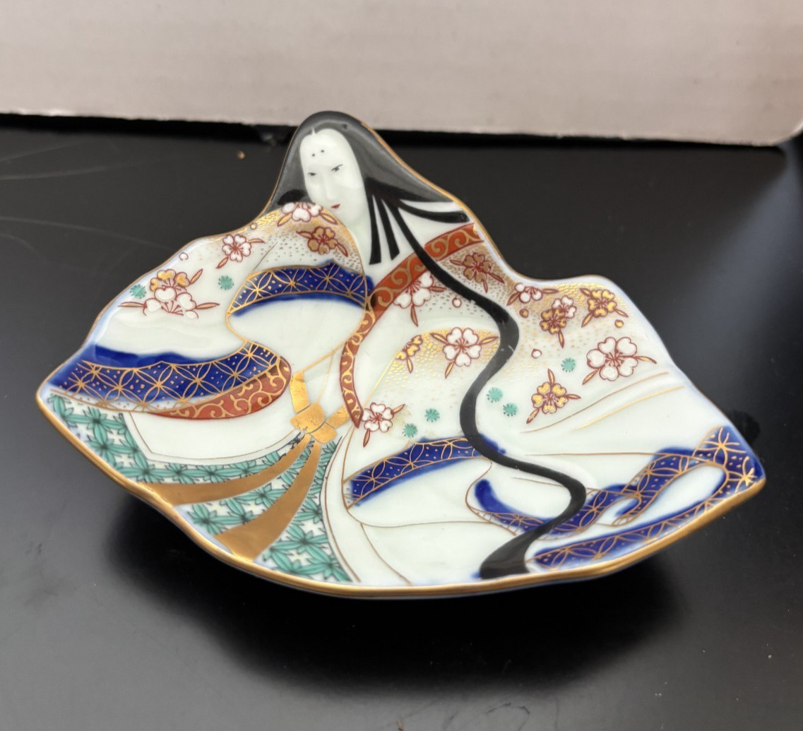 Vintage Japanese Arita Triangle-shaped Porcelain Dish  5.0  x 3.5 