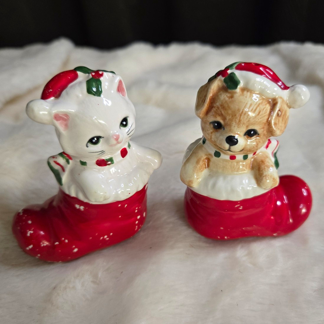 Lefton 8640 1950s Ceramic Christmas Kitten & Puppy Salt Pepper Shakers Set