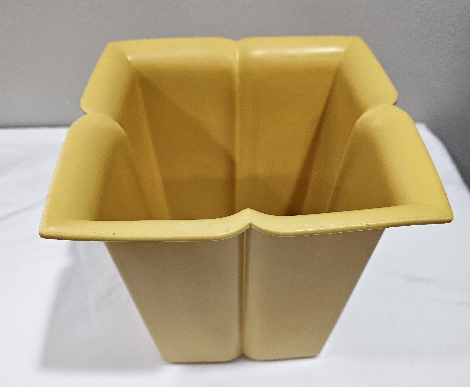 Vtg. Rubbermaid 2946 10\