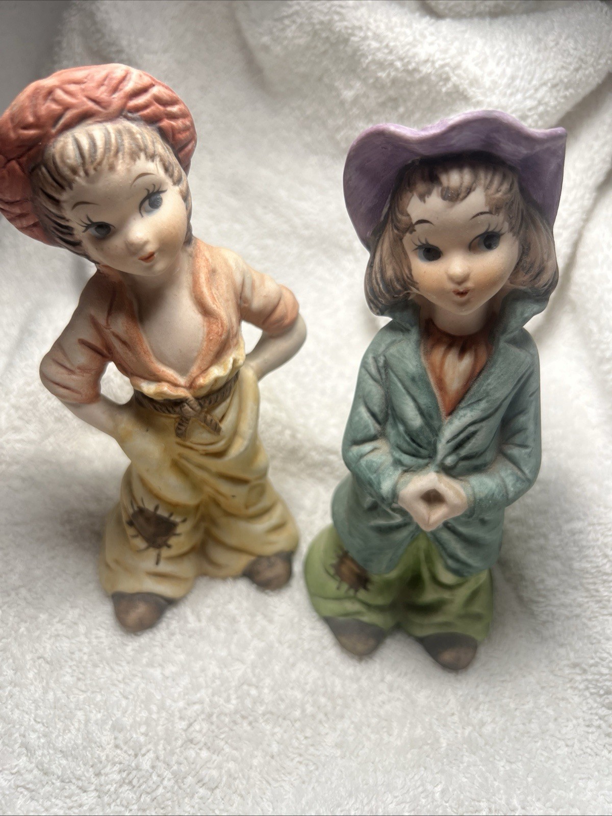 2 FARMER GIRLS SCULPTURES NICE FOR COLLECTION ORIGINAL ITEM 