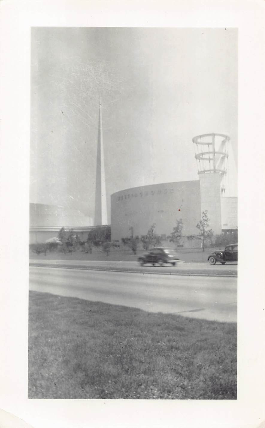 1939 New York World's Fair 1930s Photo Westinghouse Pavilion Cars Trylon 1939 New York World's Fair 1930s Photo Westinghouse Pavilion Cars Trylon