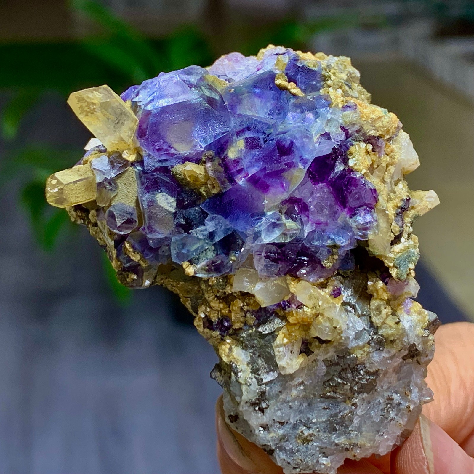 142G Natural Purple fluorite cubic +  calcite crystal mineral/China