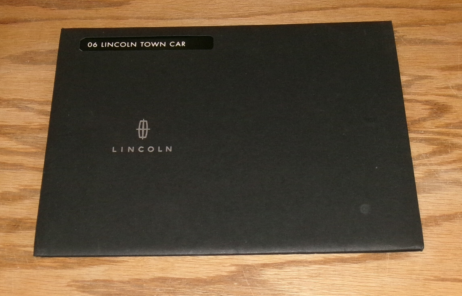 Original 2006 Lincoln Town Car Portfolio Sales Brochure 06