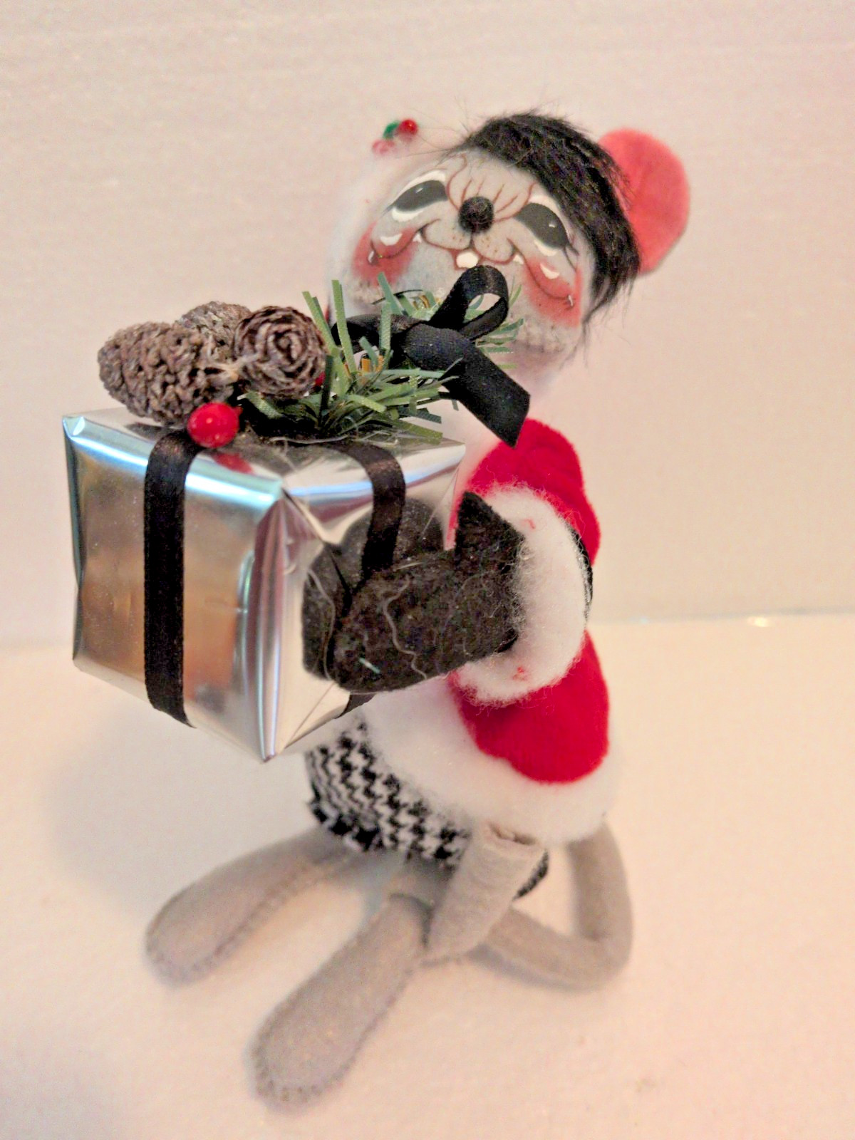 Annalee 2014 Christmas Gift Giver Mouse Present & Santa Hat Hounds tooth Pants