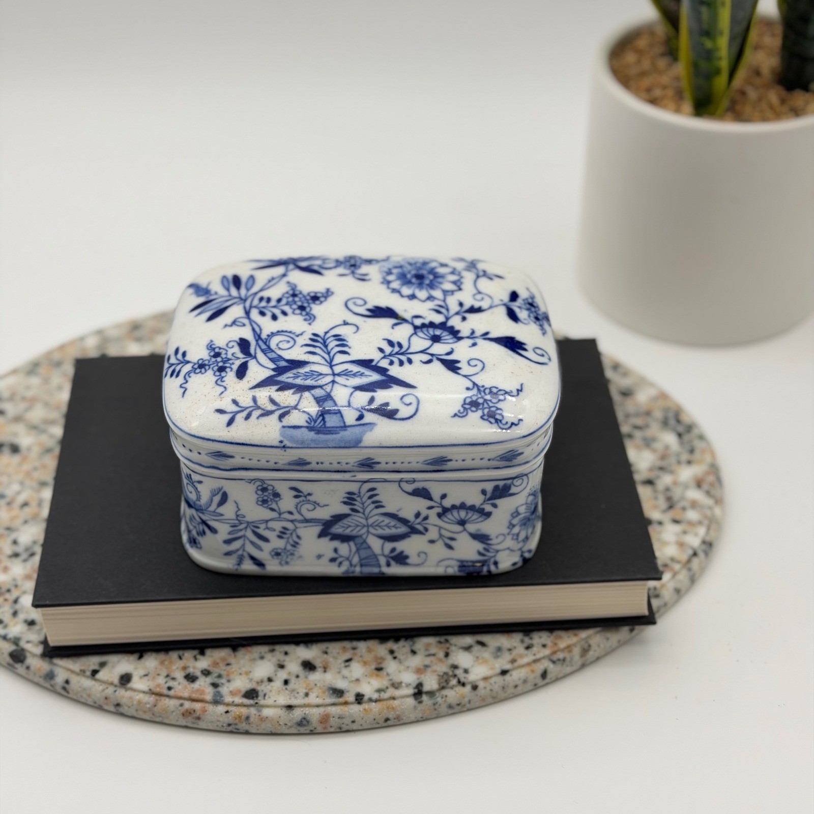 Vtg Petrus Regout Blue Onion Pattern Porcelain Trinket Dresser Box Blue White