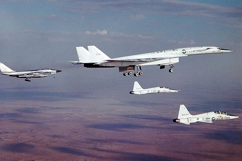 XB-70   XB-70A AIRCRAFT WITH CHASE PLANES 4x6 PHOTO PRINT