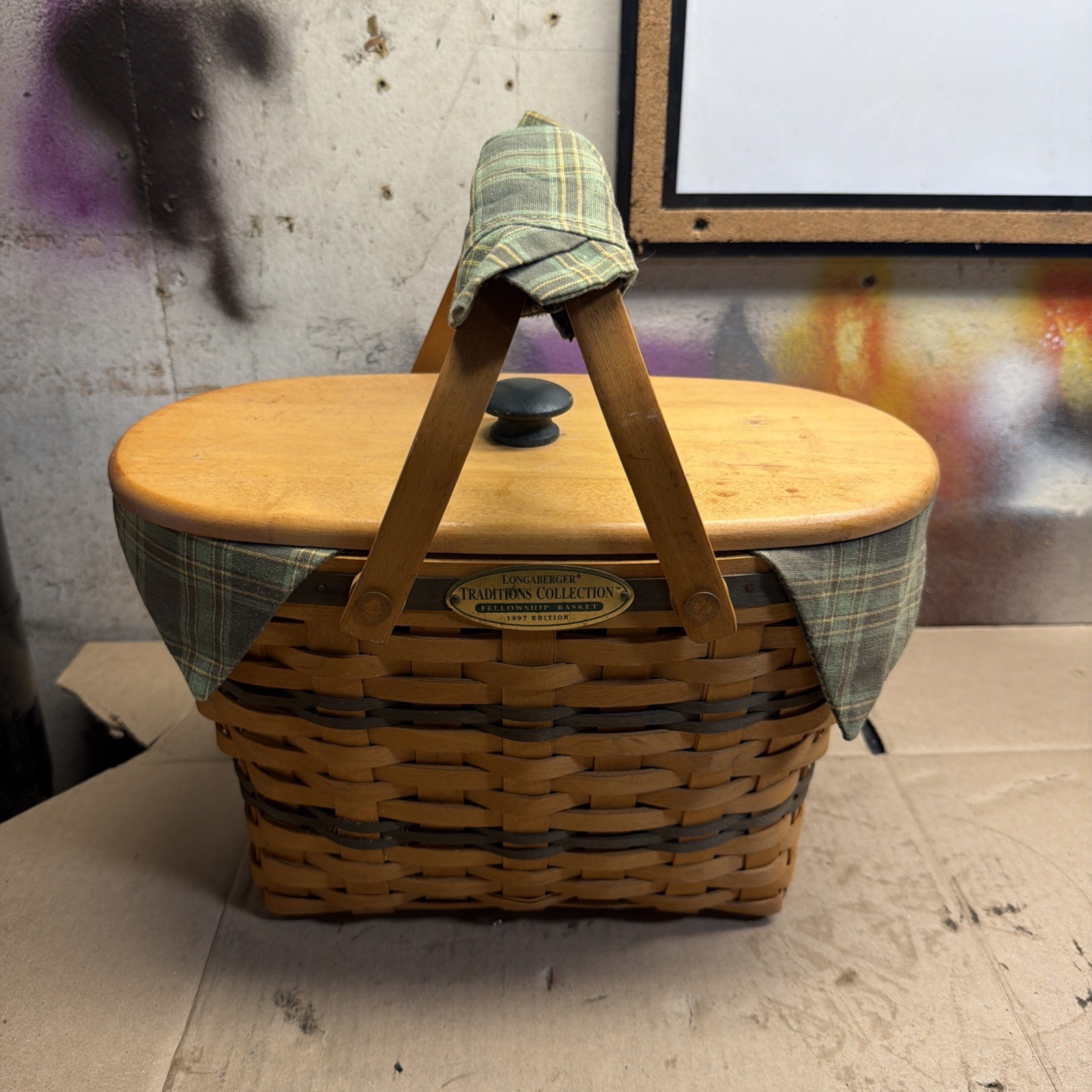 1997 Longaberger Traditions Fellowship Basket w/ Liner Protector Grip and Lid 1997 Longaberger Traditions Fellowship Basket w/ Liner Protector Grip and Lid