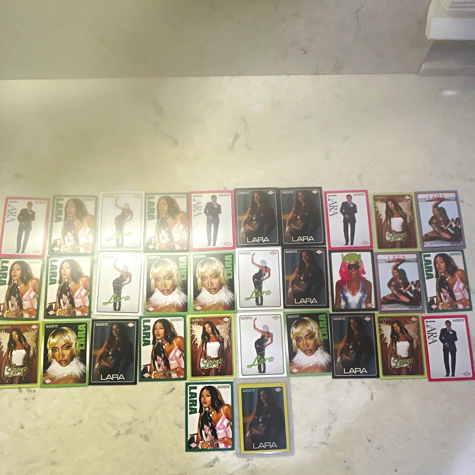 KATSEYE LARA HYBE x KATSEYE 2026 32 Card Lot Base + Numbered Foil