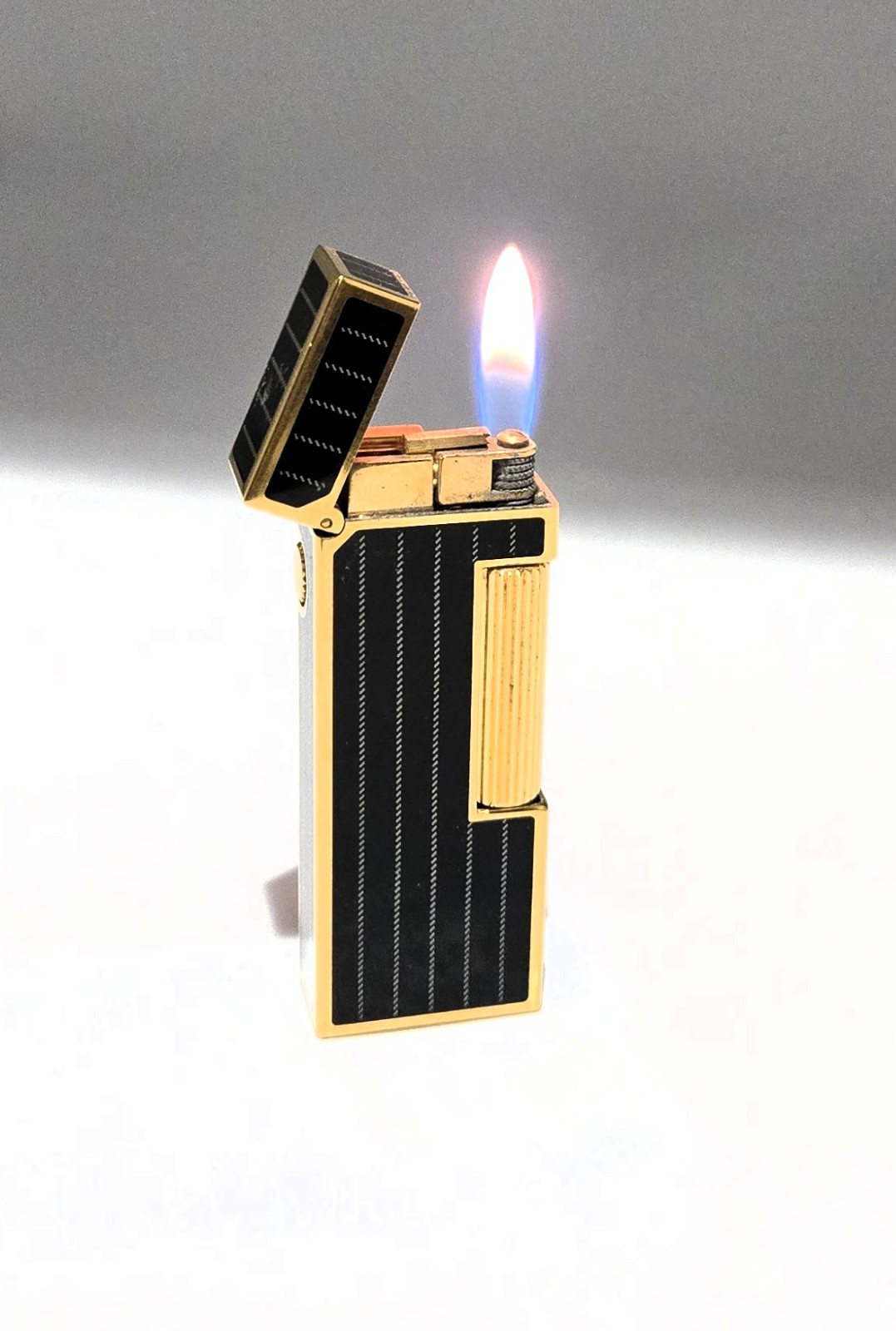 DUNHILL ROLLAGAS LIGHTER – BLACK LACQUERED PANELS / PINSTRIPES - 18K GOLD PLATED
