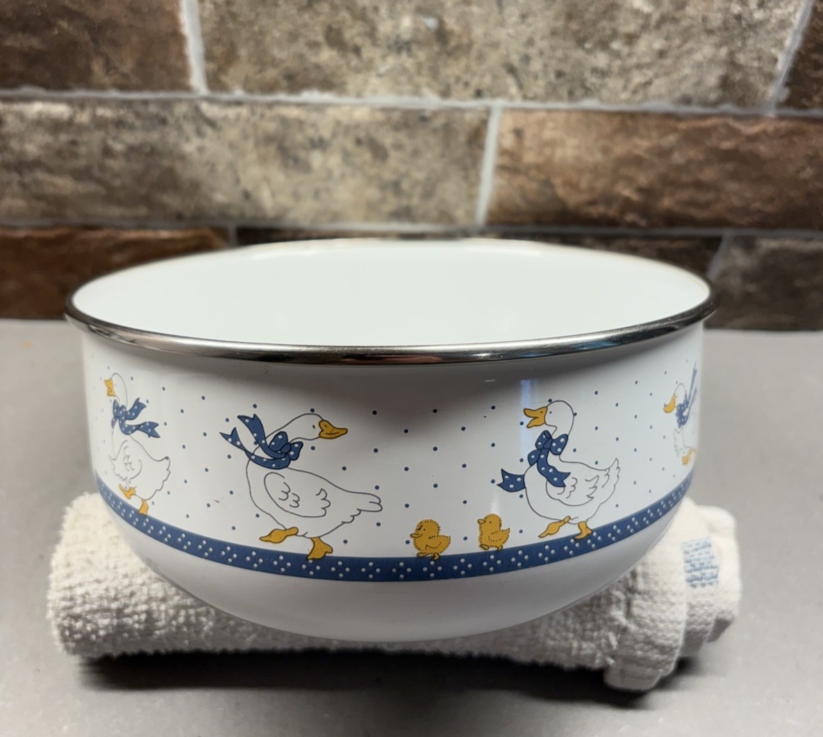 Vintage Lincoware Happy Geese Metal Enameled Bowl  7” Granny Farmhouse Kitchen