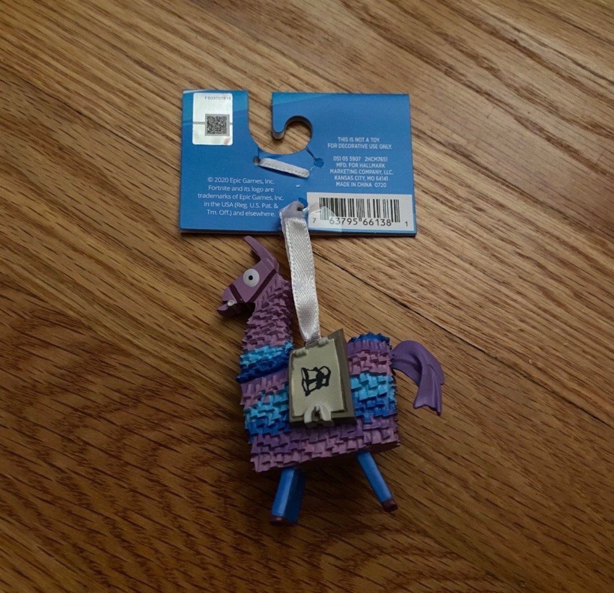 Hallmark Fortnite Loot Llama Piñata Ornament