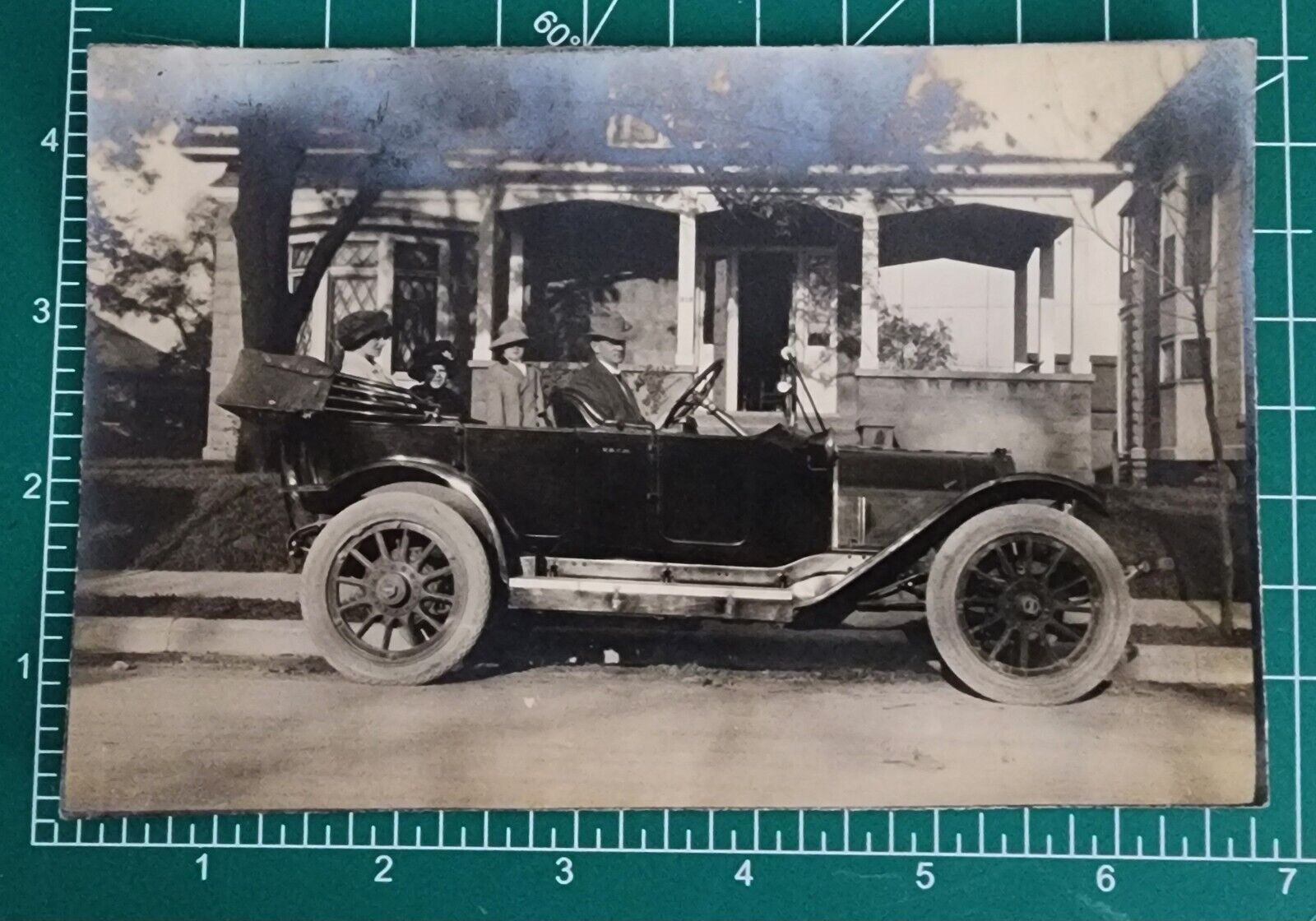 NEARLY 5X7 ANTIQUE CAR PHOTO Black And White Snapshot Vtg Model T? 1913 Oakland?