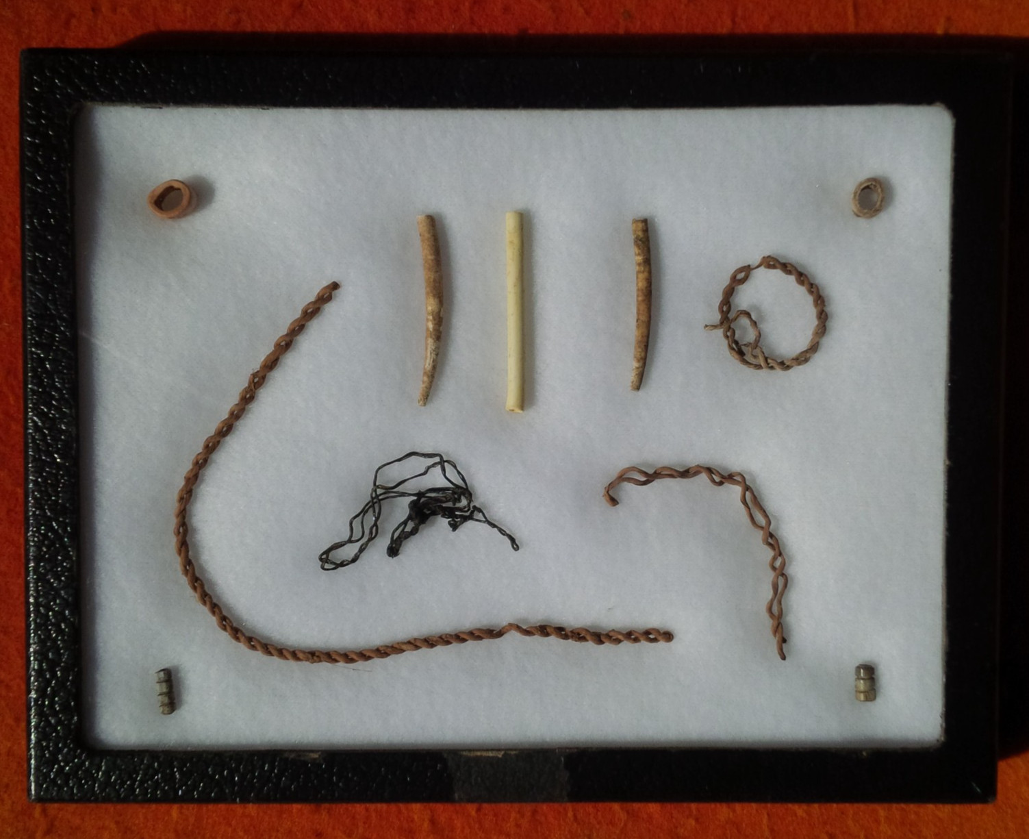 4 CORDAGE & 7 BEADS COUGAR MOUNTAIN CAVE PERISHABLE ARTIFACTS OREGON ARROWHEADS