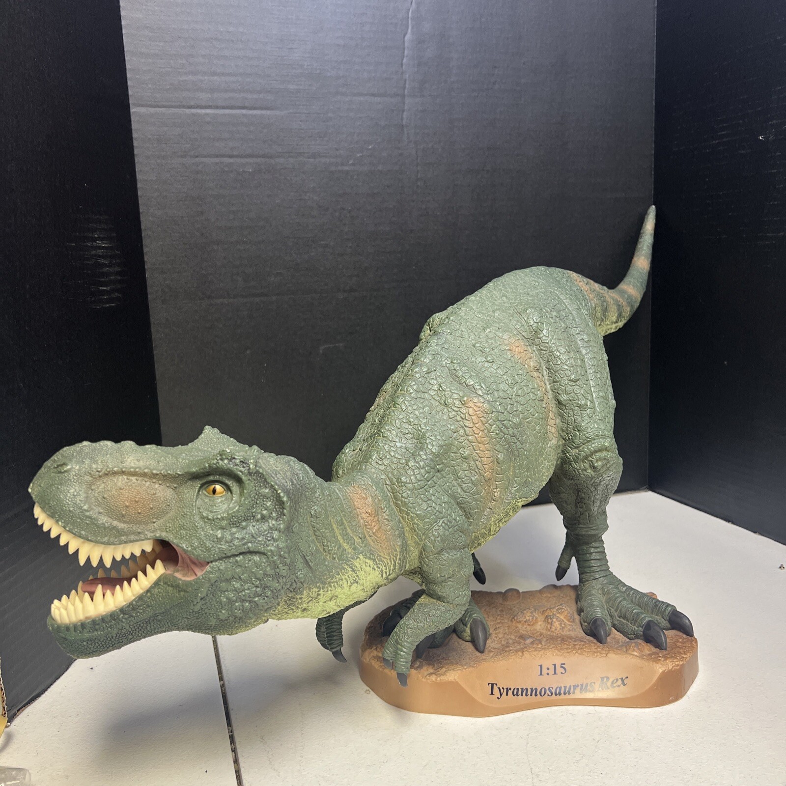 Awesome 2008 Large 33” Long COLLECTA 1/15 SCALE TYRANNOSAURUS REX DINOSAUR