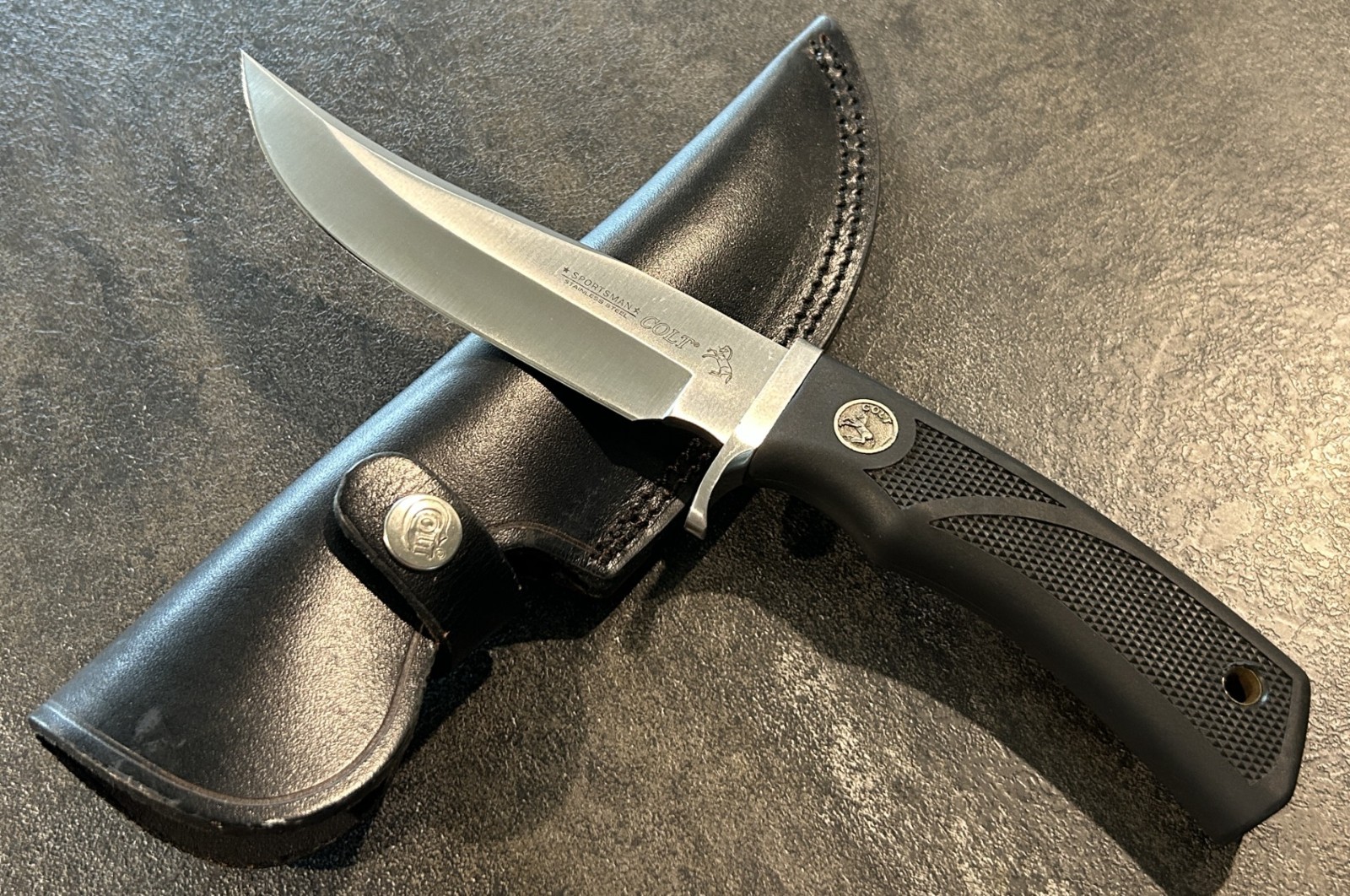 Vintage 2002 Colt CT4 Sportsman Fixed Blade Hunting Knife UCC Pristine w/ Sheath Vintage 2002 Colt CT4 Sportsman Fixed Blade Hunting Knife UCC Pristine w/ Sheath