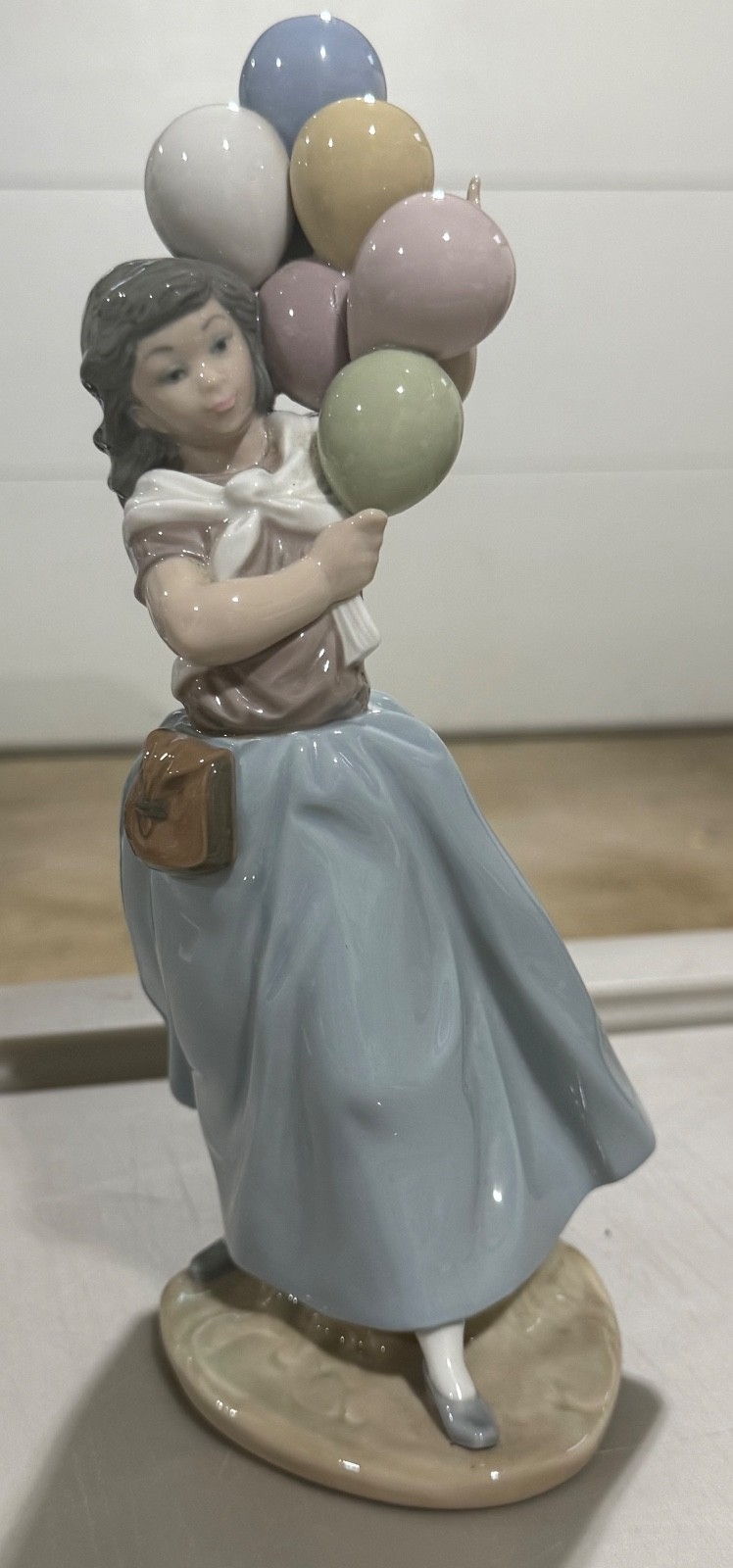 Vintage Lladro Balloon Seller Girl #5141 Porcelain Figurine 10.5\