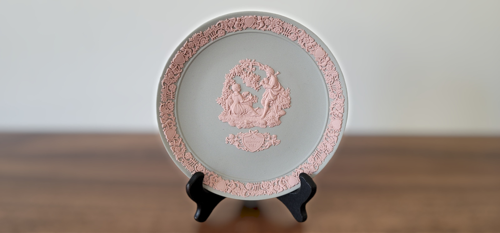 One Plate Valentine's Day 1985 WEDGWOOD MADE IN ENGLAND LIMITED EDITION OF 20K