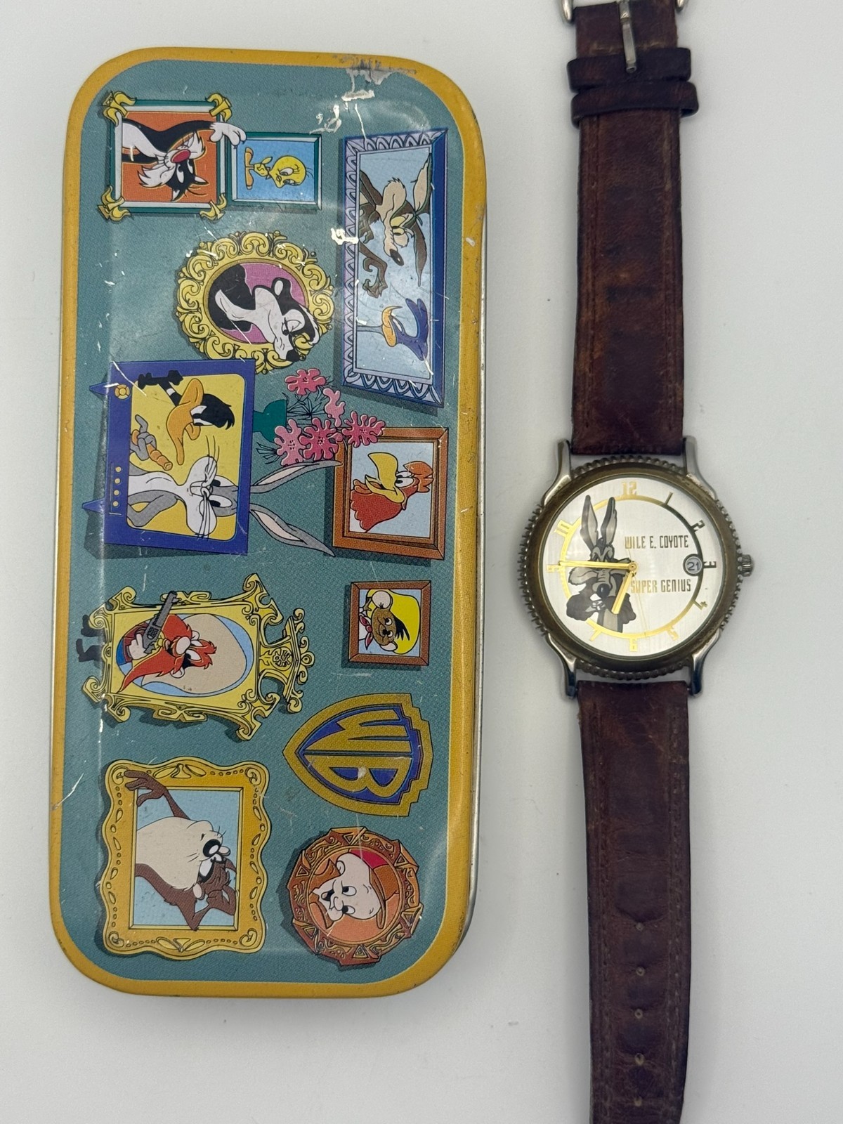 Vintage 1995 Wile E. Coyote Warner Brothers Super Genius Watch & Tin WB Japan