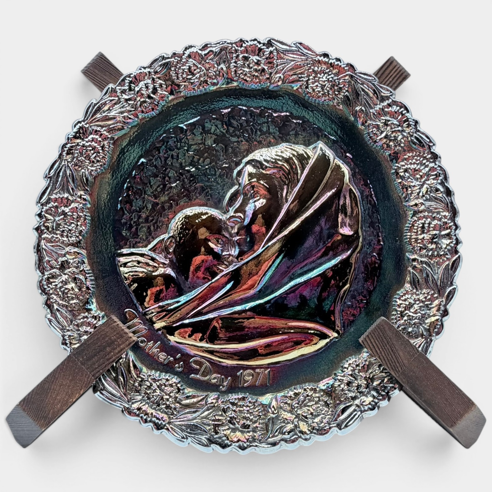 Fenton Mother\'s Day 1971 Madonna with Sleeping Child Carnival Glass Plate 7.75\