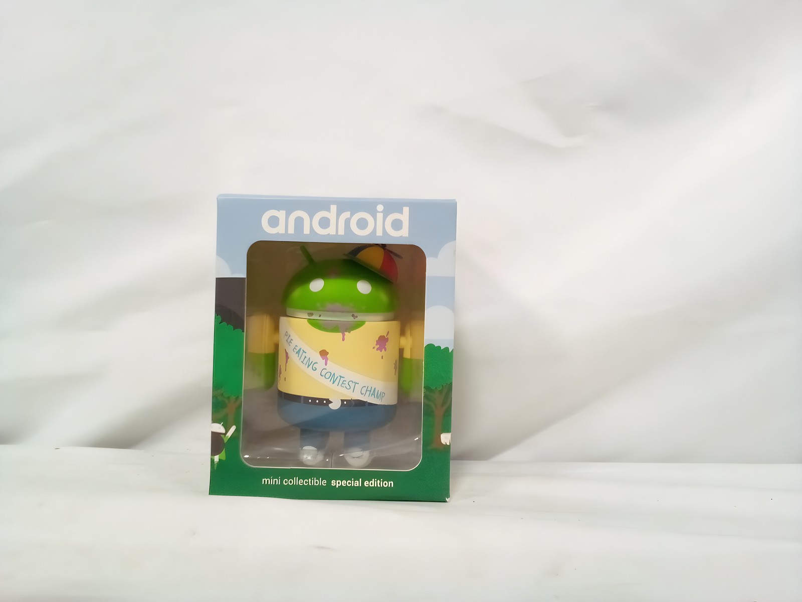 Google Android Figure 2018 Intern Pie Eating Contest Champ Mini Vinyl Figure Google Android Figure 2018 Intern Pie Eating Contest Champ Mini Vinyl Figure