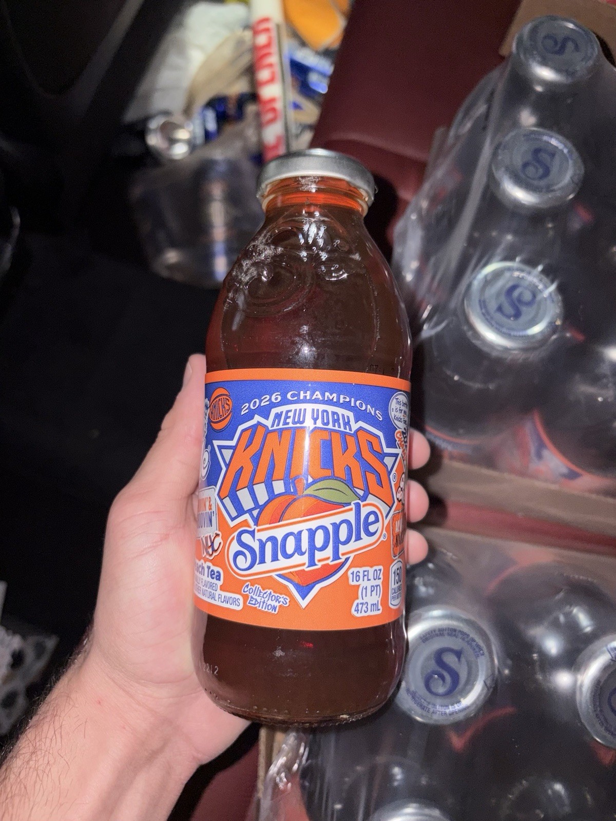 Snapple x New York Knicks Rare COLLECTABLE  (GLASS)