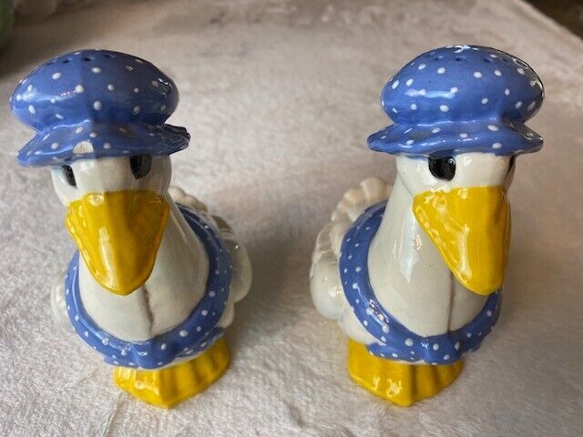 Vintage Duck Geese Salt Pepper Shakers Ceramic Bonnet Scarf Farmhouse Country