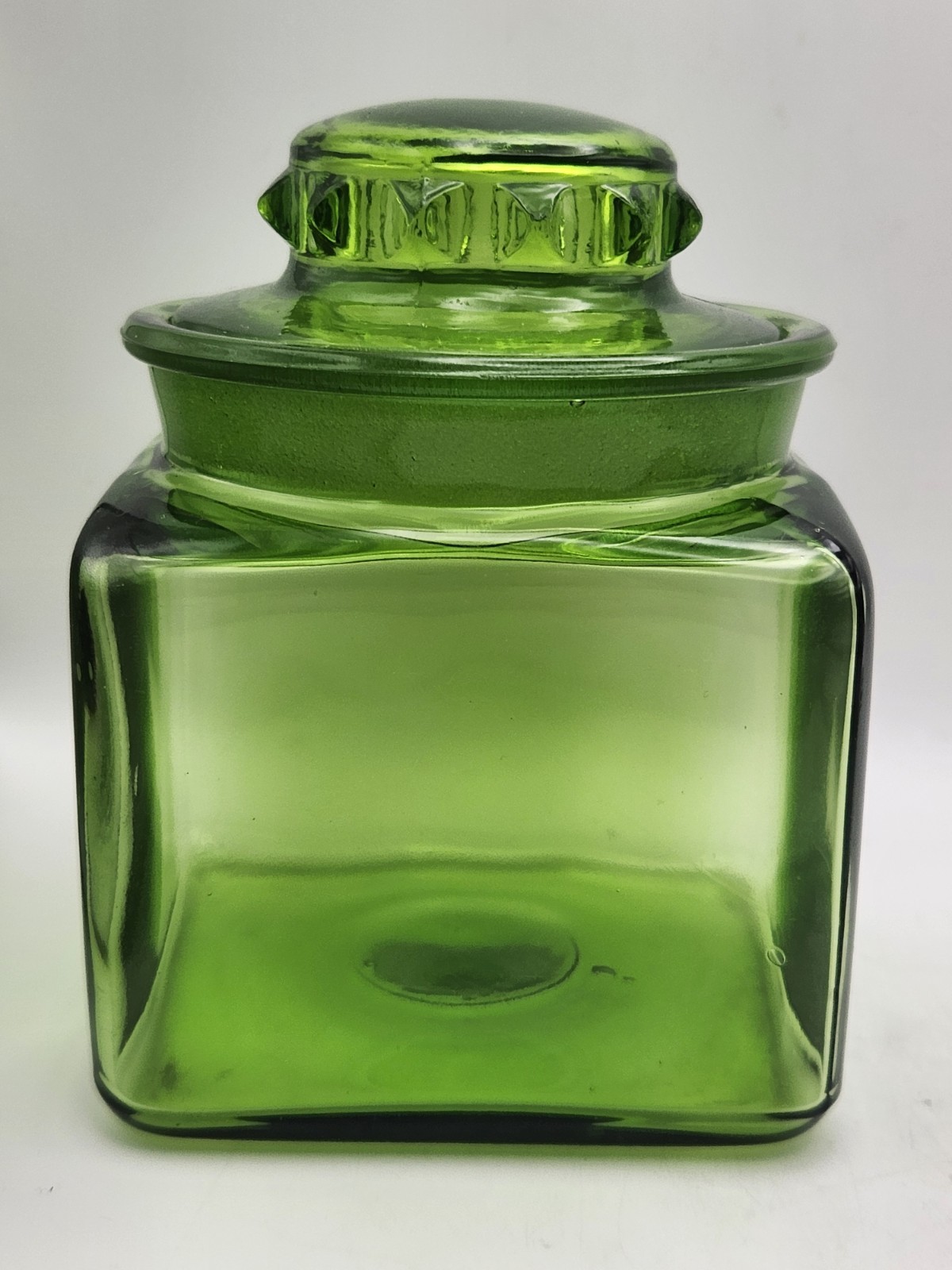 Vintage L.E. Smith Glass Small Green Square 4.75in Tall Canister With Lid Vintage L.E. Smith Glass Small Green Square 4.75in Tall Canister With Lid