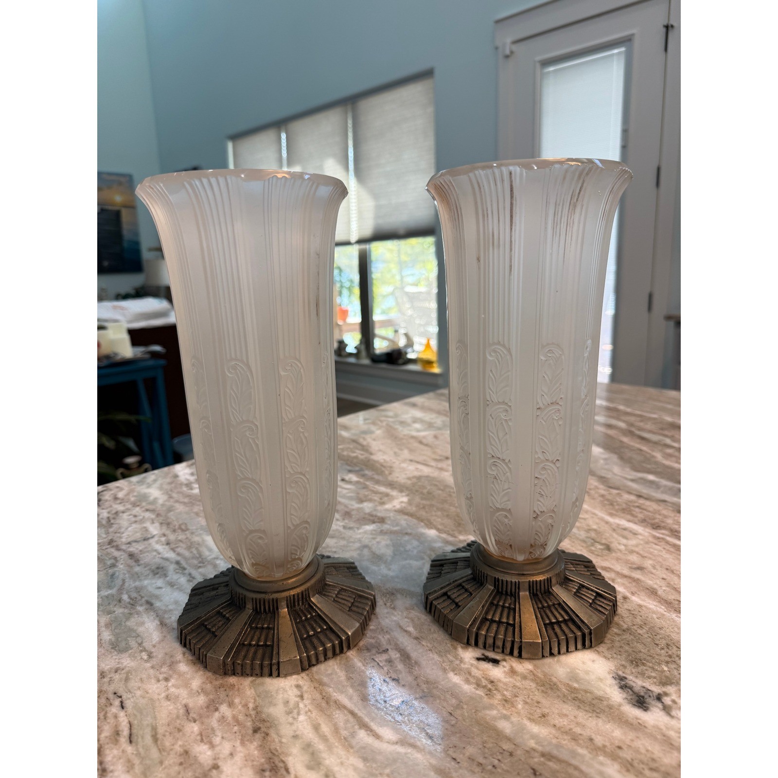 Vintage Art Deco Glowing Glass Pair of Rare Hettier & Vincent Vases Bronze Bases