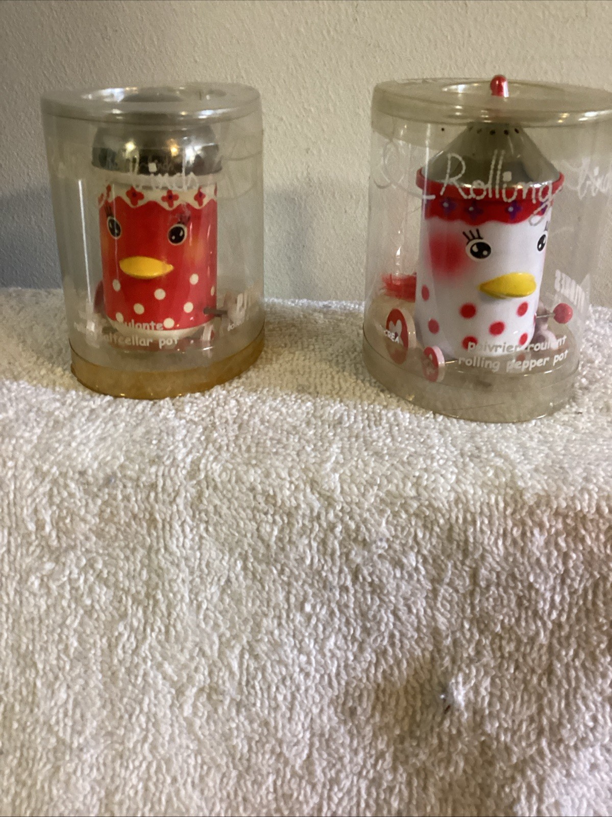 PAIR PYLONES OF PARIS CLOCKWORK WIND UP CANARY BIRD MOBILE SALT & PEPPER SHAKERS PAIR PYLONES OF PARIS CLOCKWORK WIND UP CANARY BIRD MOBILE SALT & PEPPER SHAKERS