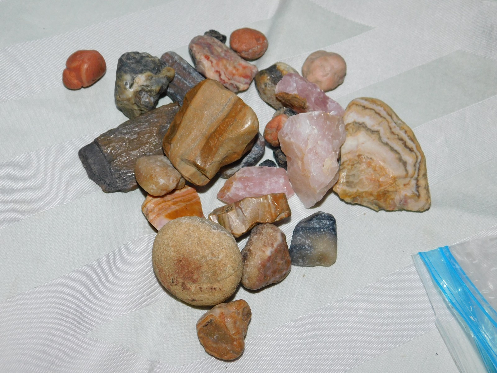 1# Bag of South Dakota Grassland Rocks Agates Quartz Petrified Wood Tourmaline