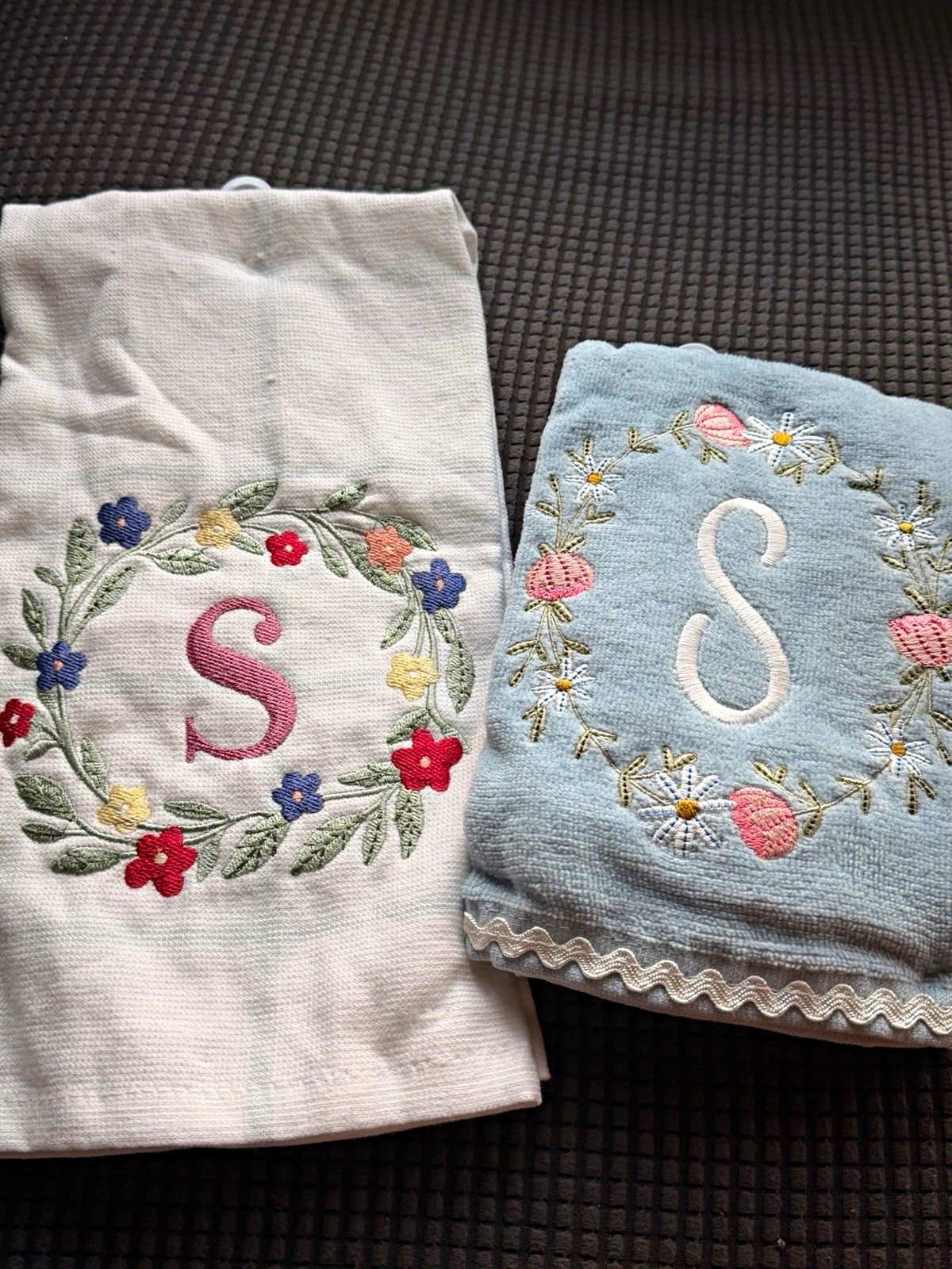 New Embroidered Guest Towels Set of 2 Blue White Floral Monogram S
