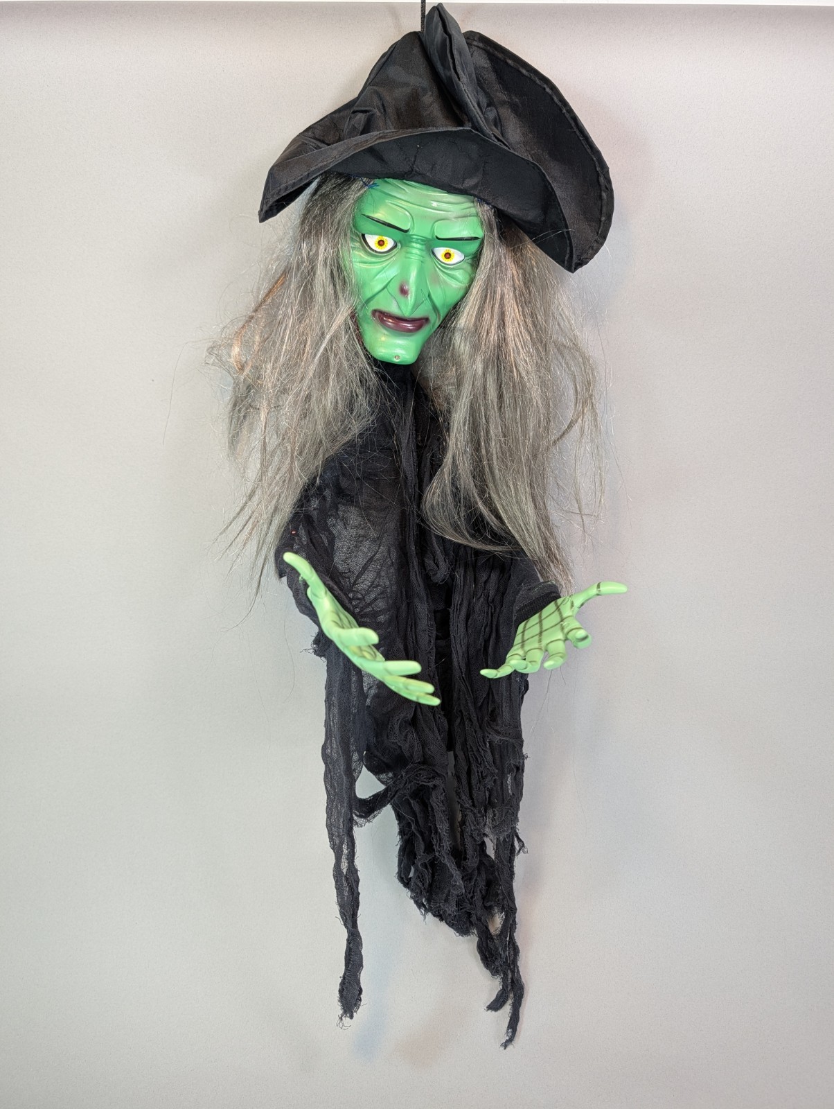 Vintage Gemmy Animated Hanging Witch Shakes Speaks Motion Activated Halloween 