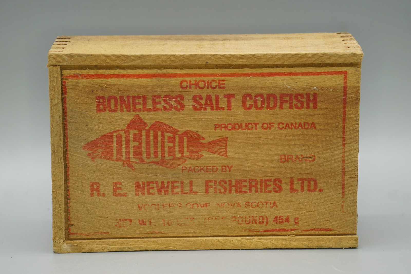 Vintage NEWELL Boneless Salt Codfish Wooden Box R.E. Newell Fisheries Vintage NEWELL Boneless Salt Codfish Wooden Box R.E. Newell Fisheries