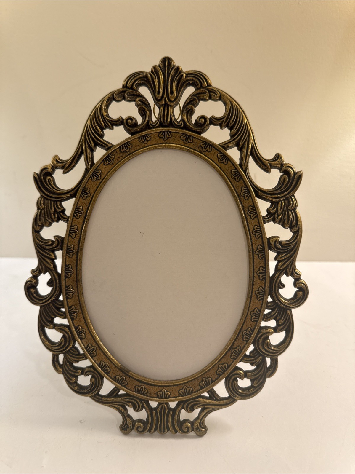 Vintage Creative Circle Ornate Oval Gold Tone Frame From Kits 8 X 10 In