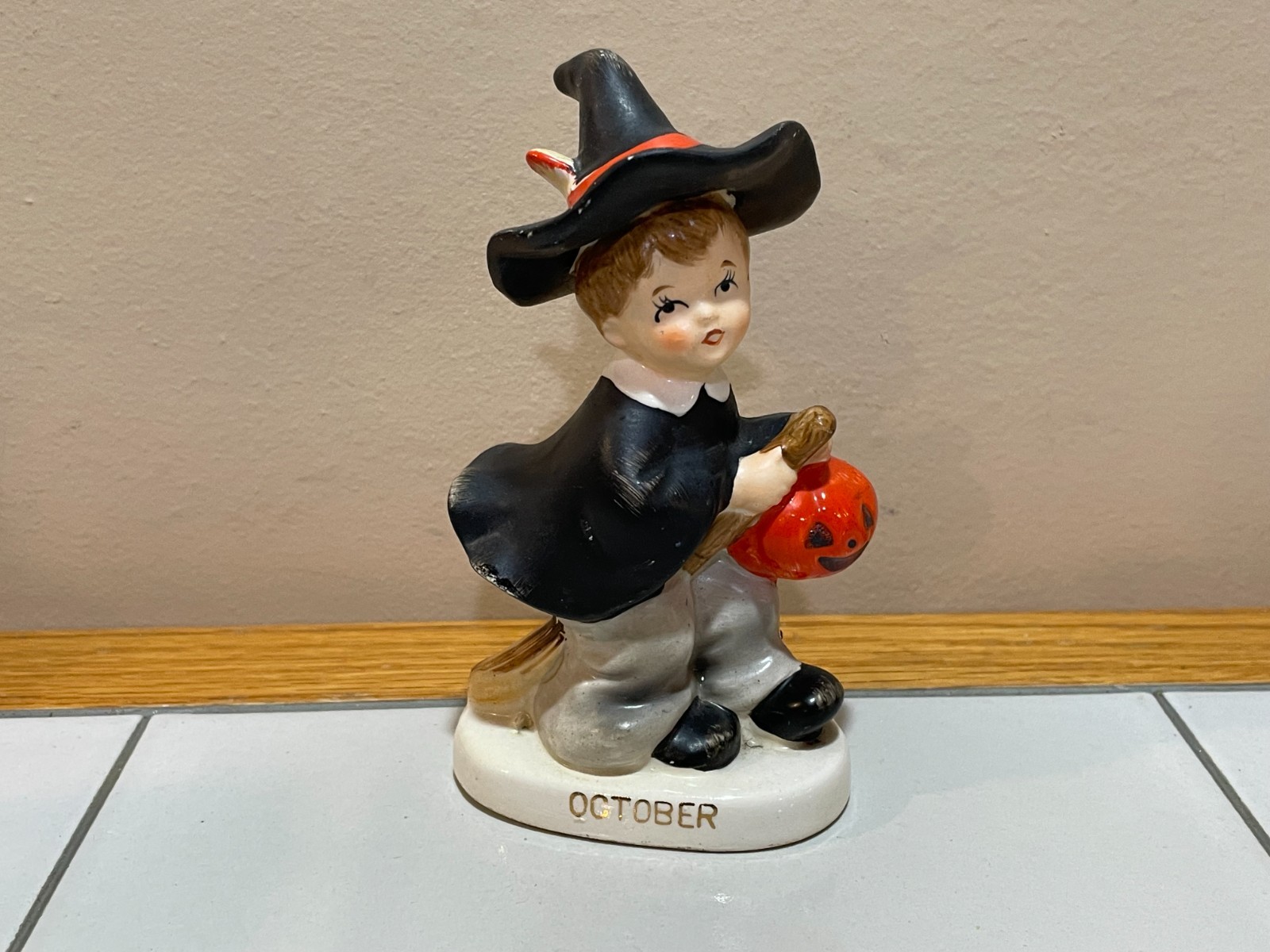 Vintage 1950’s Lefton (Boy Warlock) October/Halloween Figurine 2300 Pumpkin Read