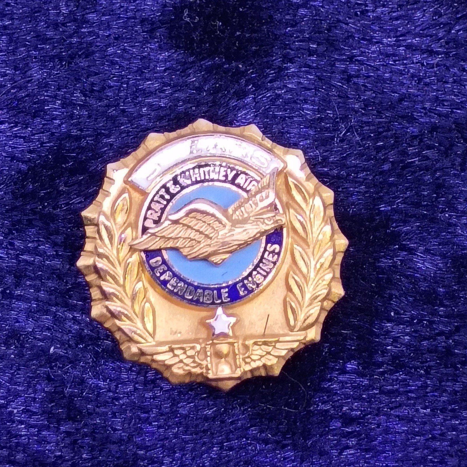 WWll 10K GOLD PRATT & WHITNEY Aircraft 5 Year Service Pin Vintage 3.6 G