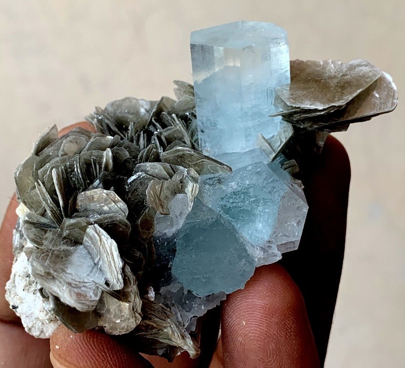480 Carats beautiful Aquamarine Crystal Specimen from Nager Pakistan