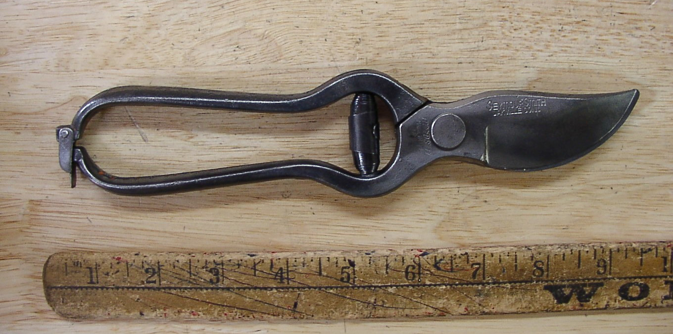 Vintage Seymour Smith No. 151? Bypass Pruner,8-7/8\ Vintage Seymour Smith No. 151? Bypass Pruner,8-7/8\