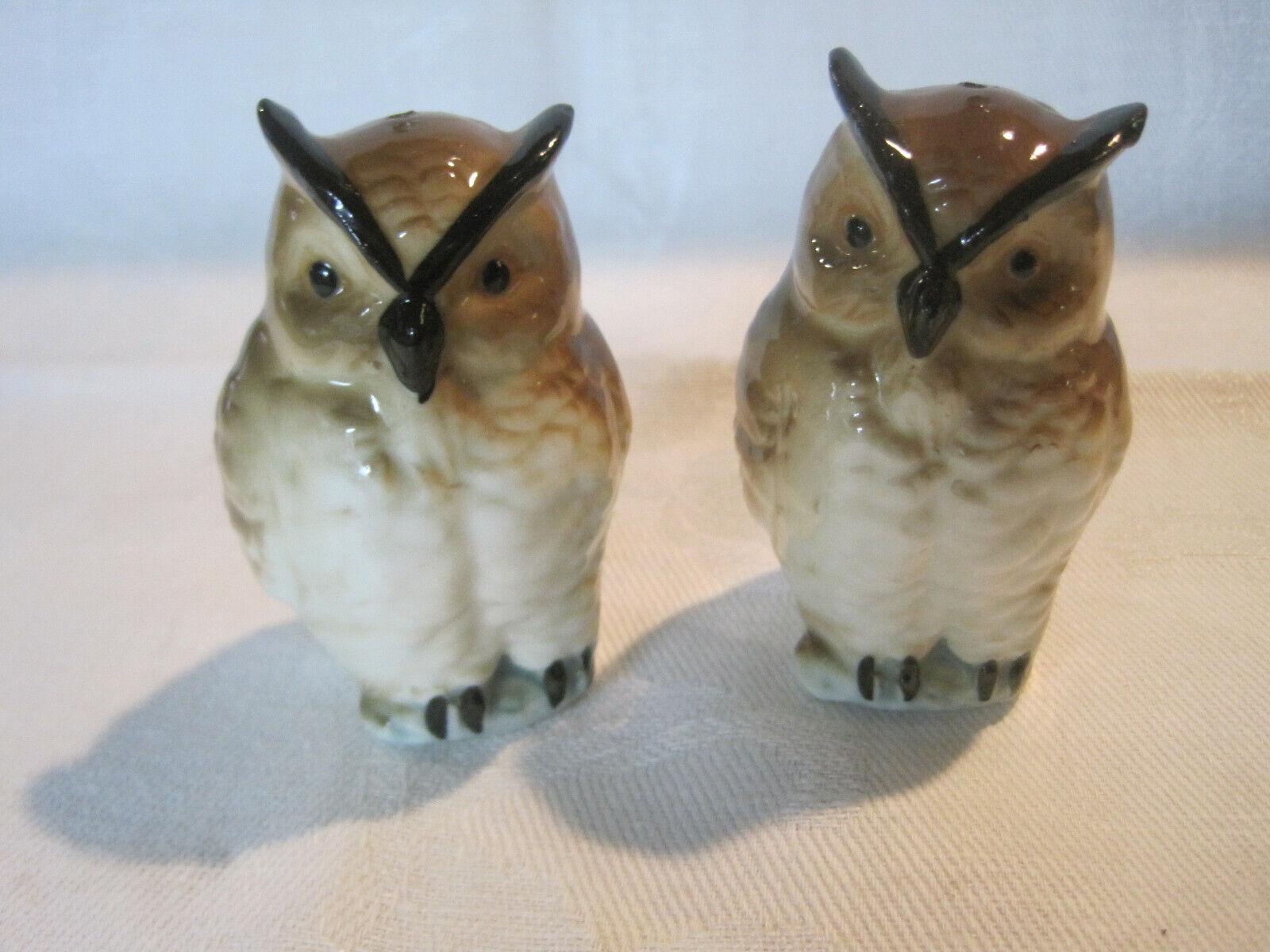 Vintage porcelain owl figurine salt & peppers shakers, 2 3/4\