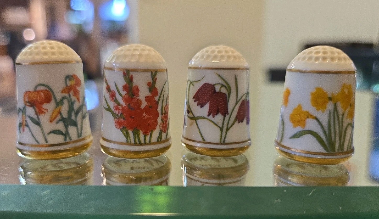 Vintage 1978 Franklin Mint Flowers of Holland Porcelain Thimbles Set of 4