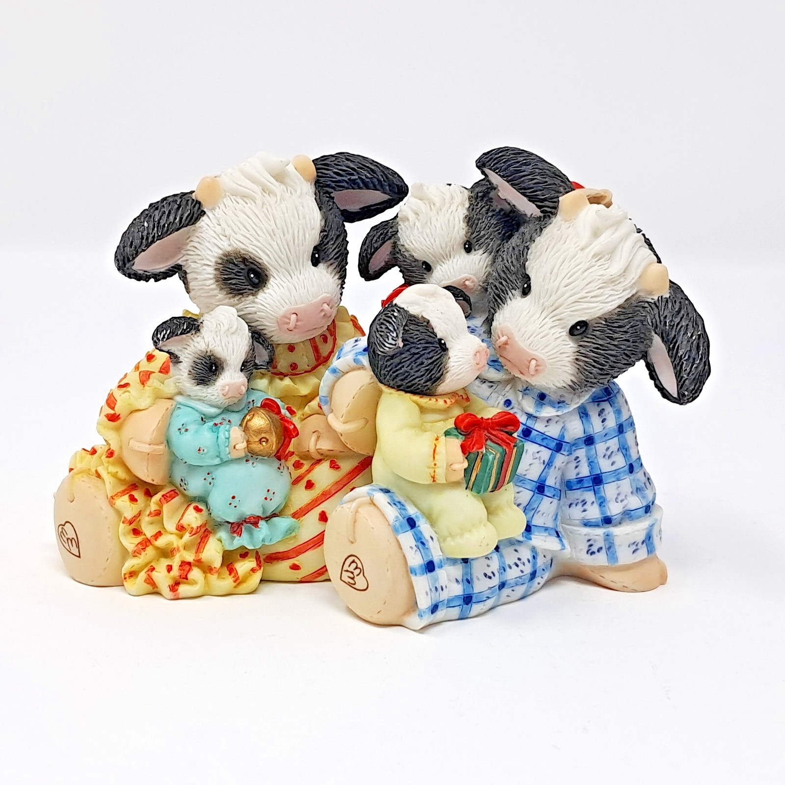 Marys Moo Moos 2004 The Greatest Gift is Fam-Moo-ly resin figurine Marys Moo Moos 2004 The Greatest Gift is Fam-Moo-ly resin figurine