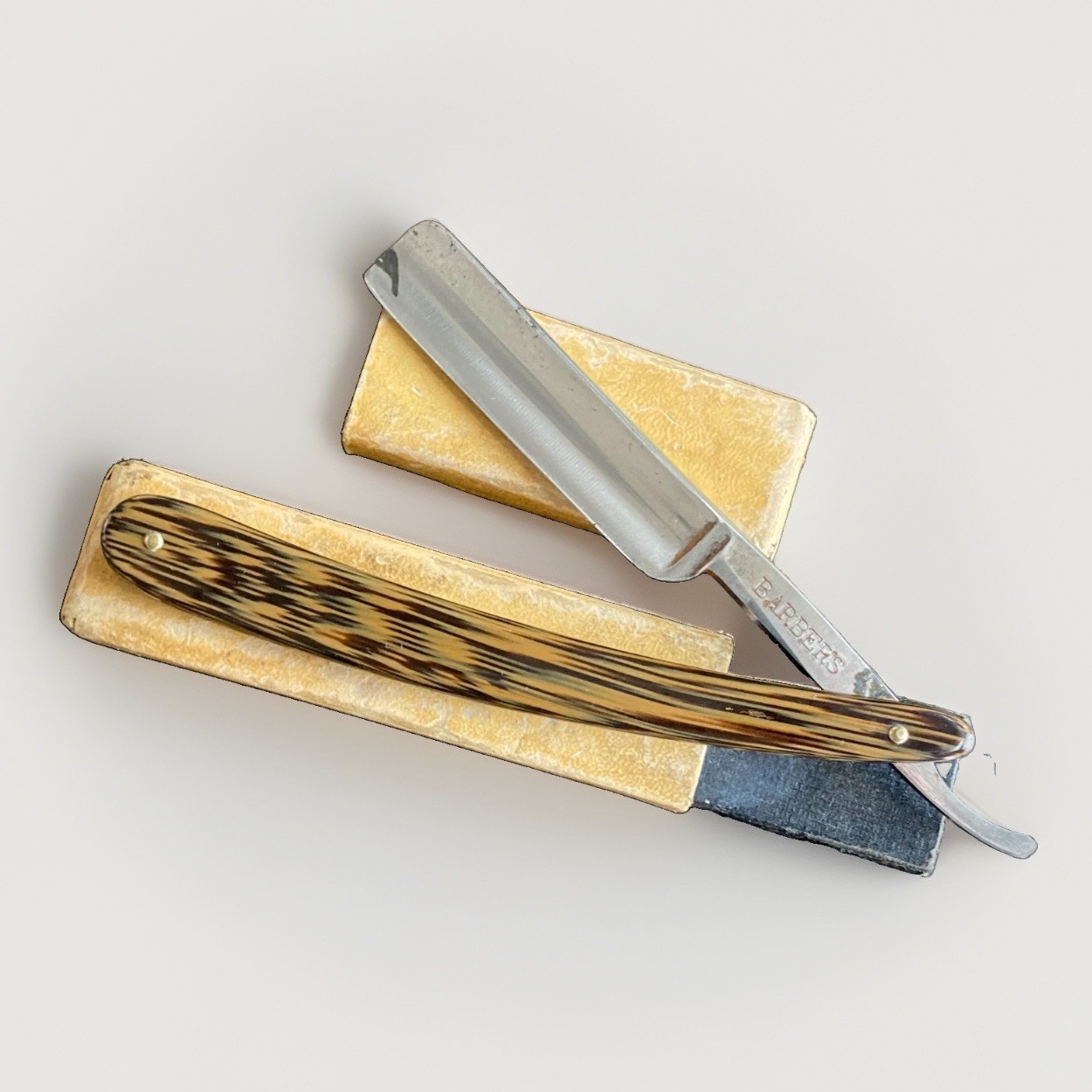 Vintage BARBERS Straight Razor Horn Celluloid Faux Tortoise Scale w/ Coffin Box Vintage BARBERS Straight Razor Horn Celluloid Faux Tortoise Scale w/ Coffin Box