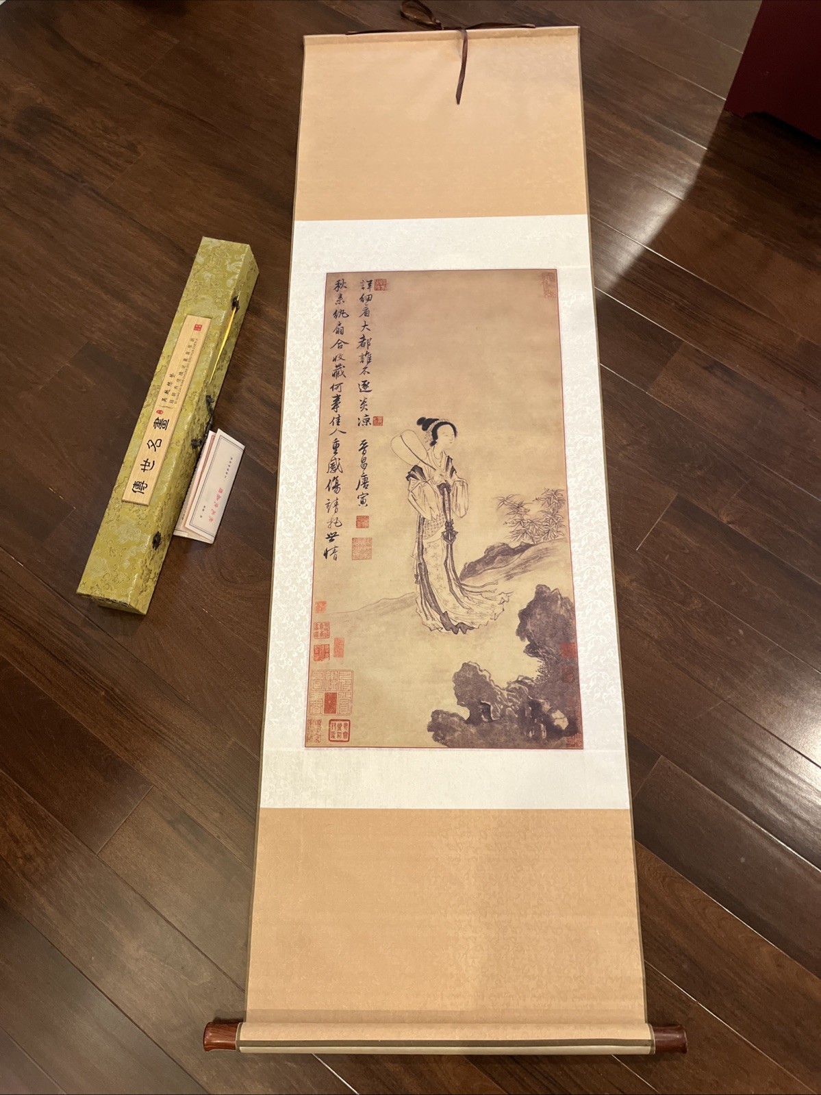 Japanese Hanging Scroll Geisha Silk Art Wall Decor Lady Ban Holding a Fan 70