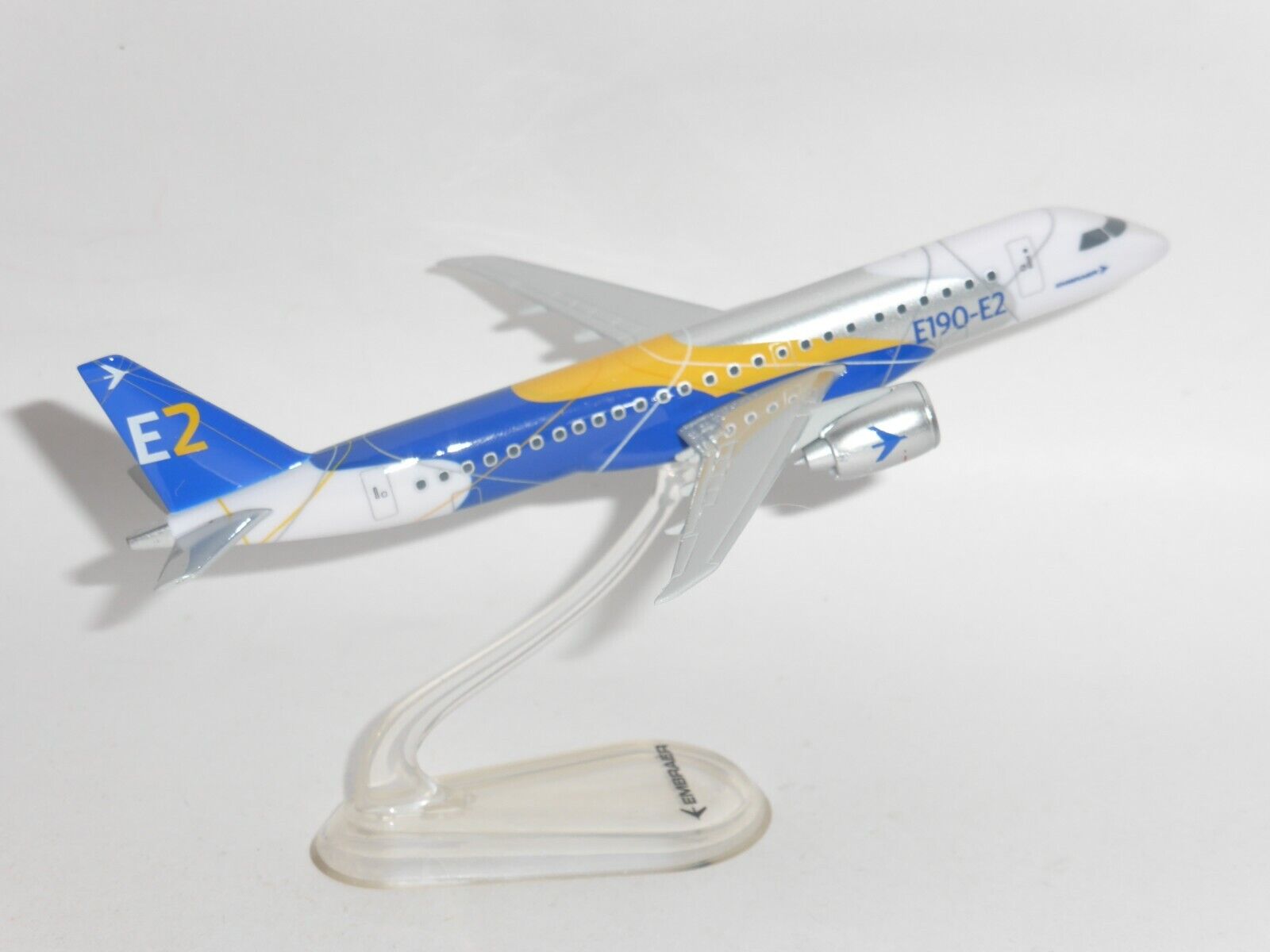 Embraer ERJ-190-E2 House / Demo Livery Lupa Airliner Collectors Model 1:250