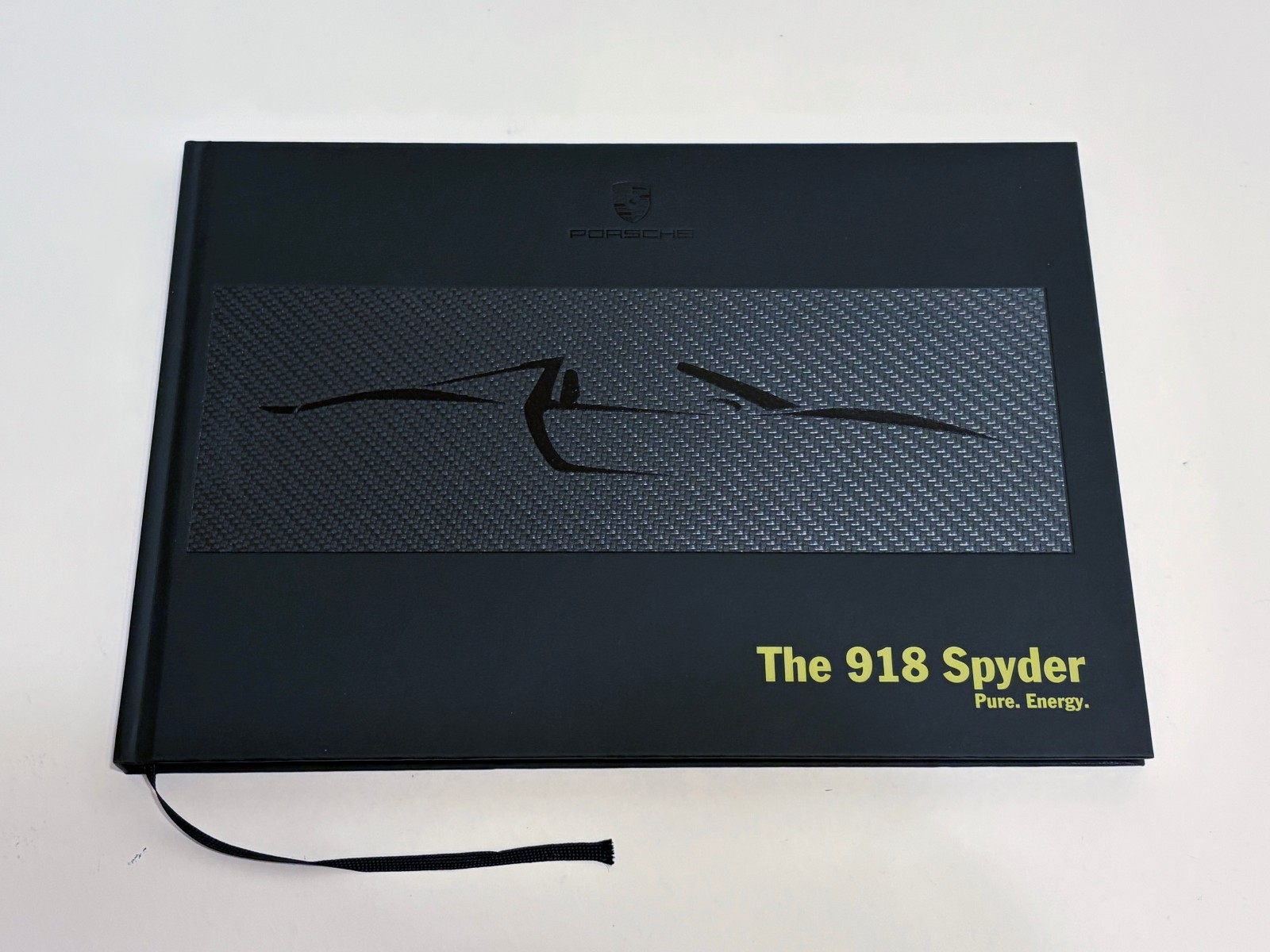 PORSCHE 918 SPYDER HARDBOUND SALES BROCHURE CATALOG IN EXCELLENT CONDITION