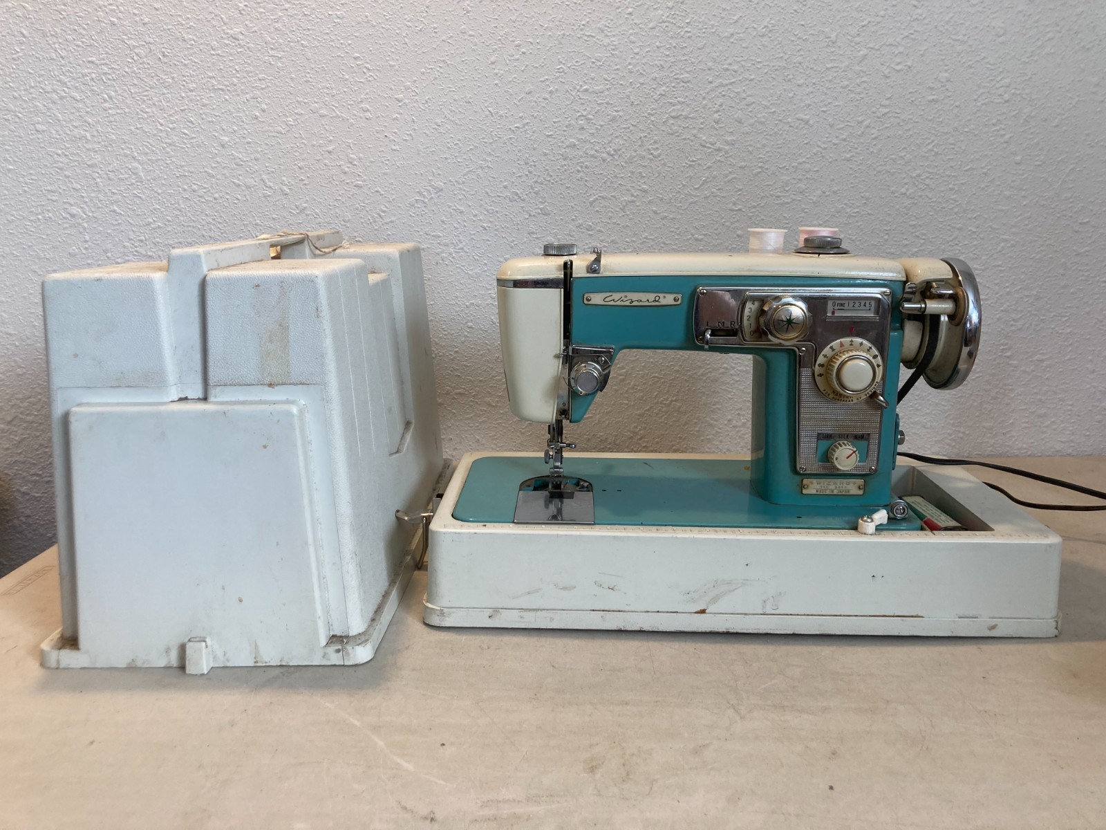 Wizard Rotary Sewing Machine 3KC8842 made in Japan Wizard Rotary Sewing Machine 3KC8842 made in Japan